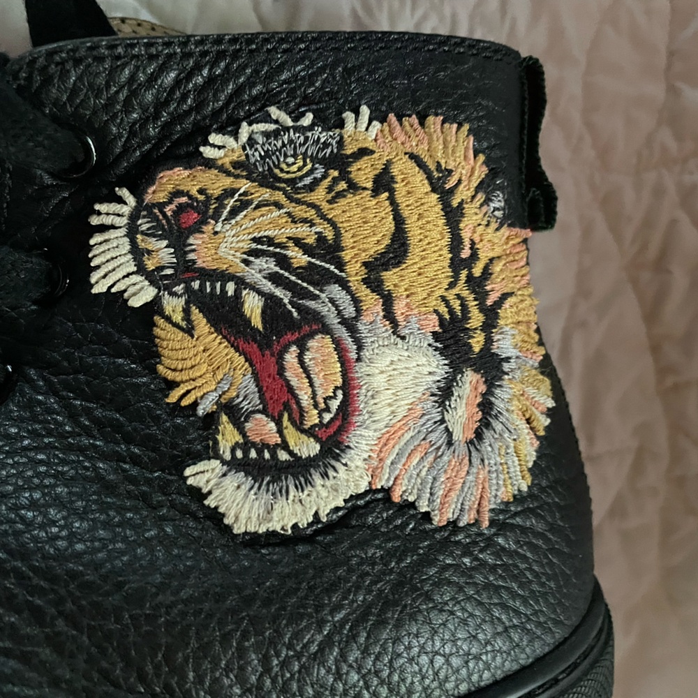 GUCCI Black and gold (Yellow) High-Top Sneakers with Tiger Design - Picture 14 of 16